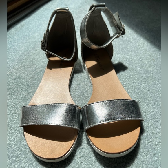 Breckelle’s Joy 23 Silver Sandals - Ankle Strap with Buckle - Picture 4 of 7
